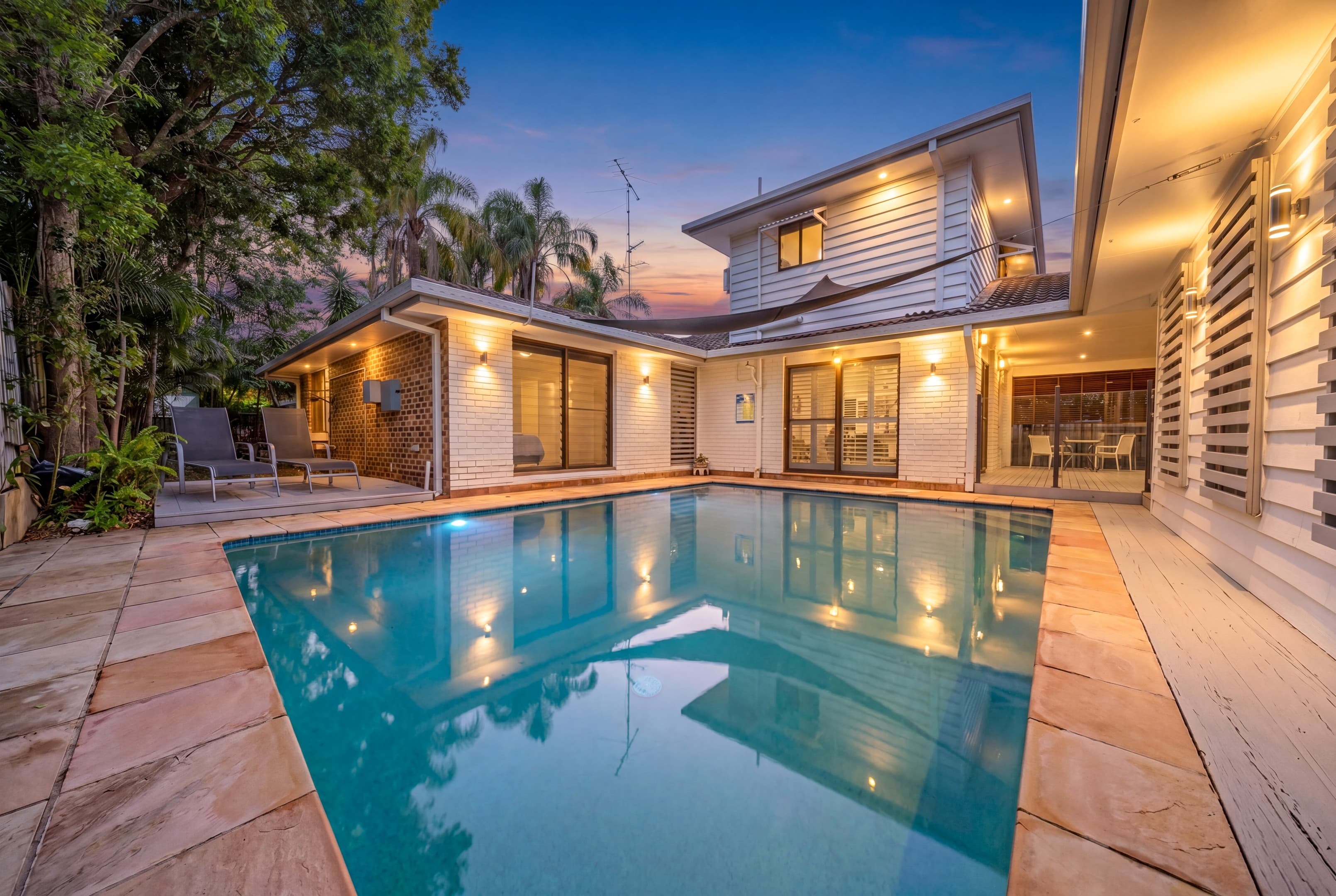 15 Tibor Court, Ashmore — photo 1 of 5