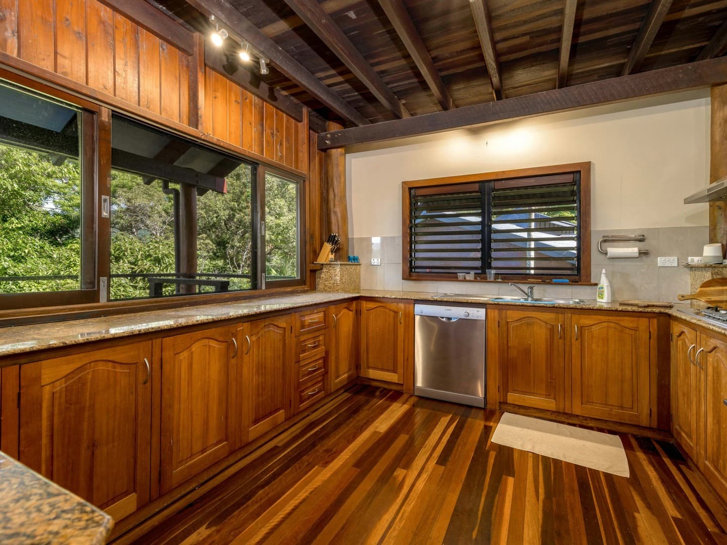 137 Sydney Street, Bayview Heights — photo 1 of 5