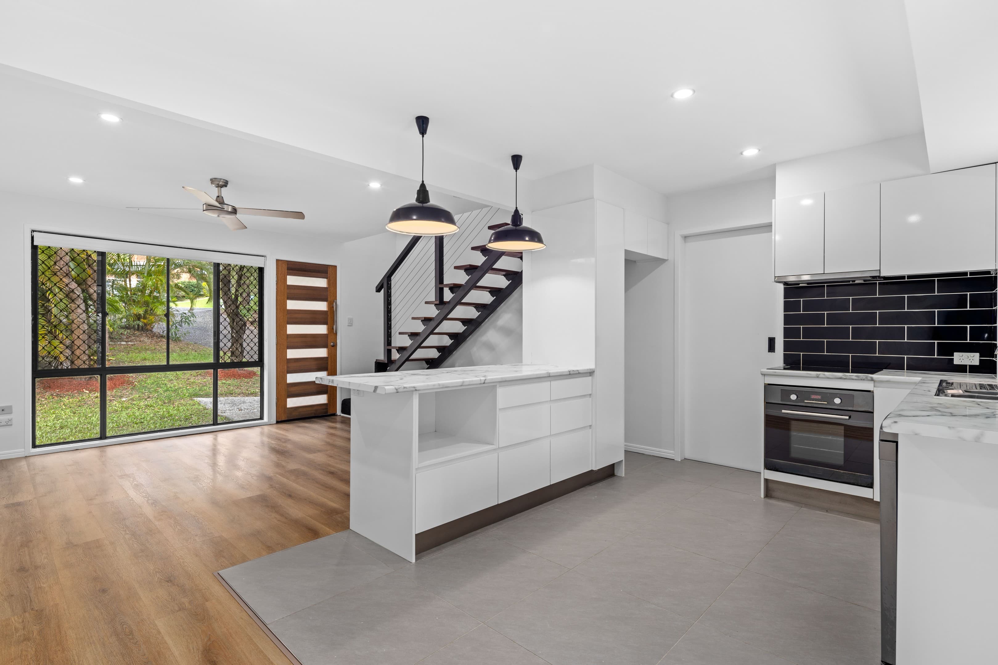 3/9 Sara Street, Ashmore — photo 1 of 5