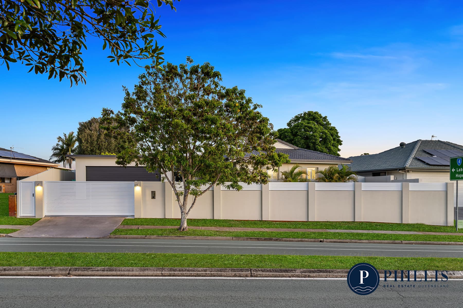 48 Matthew Flinders Drive, Paradise Point — photo 1 of 5