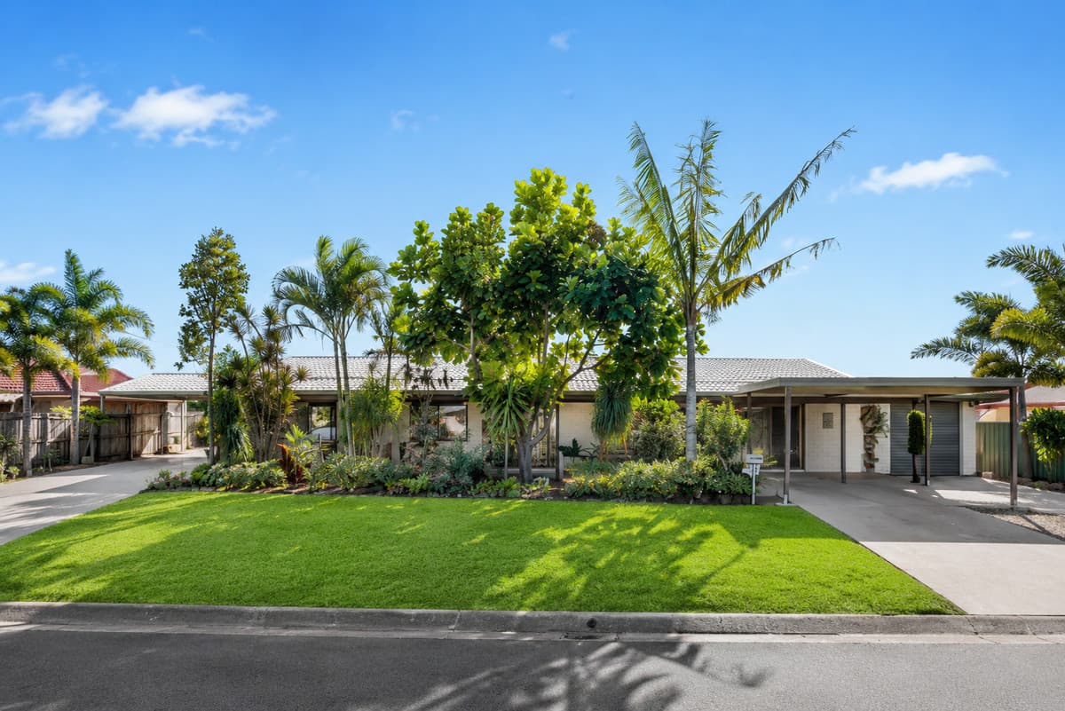 10 Pheasant Avenue, Banksia Beach — photo 1 of 20