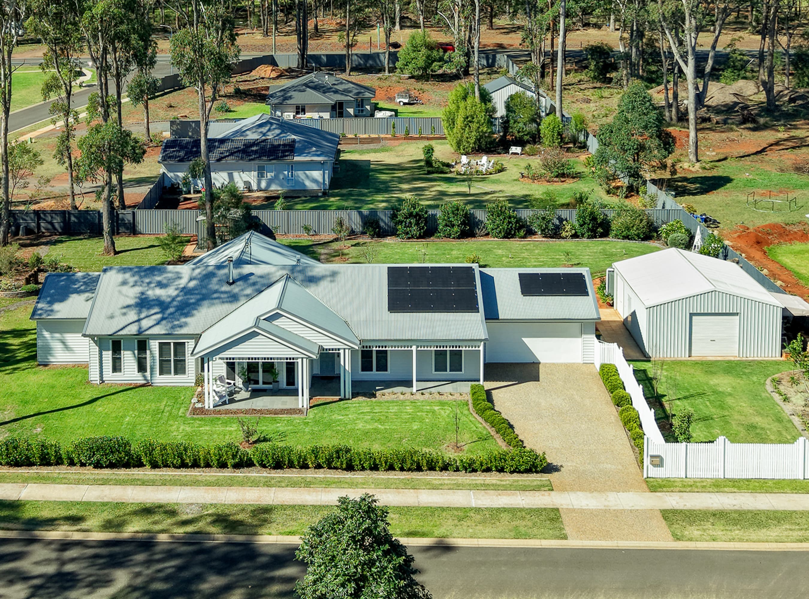 6 Canterbury Place, Hampton — photo 1 of 7