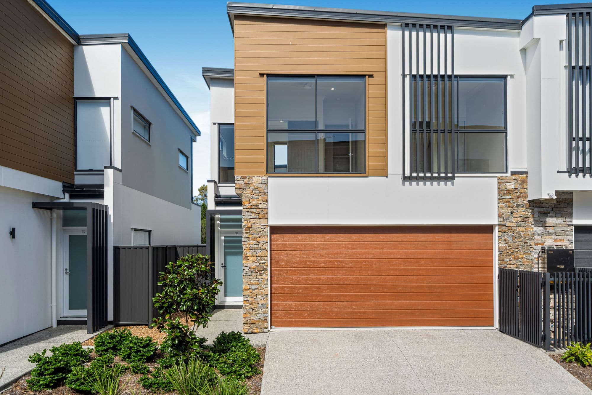 38/2 Lyra Avenue, Hope Island — photo 1 of 5