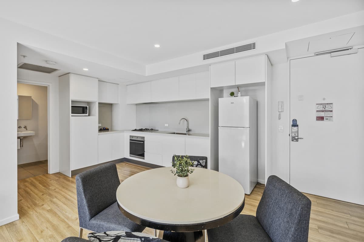 305/9 Norfolk Avenue, Surfers Paradise — photo 1 of 5