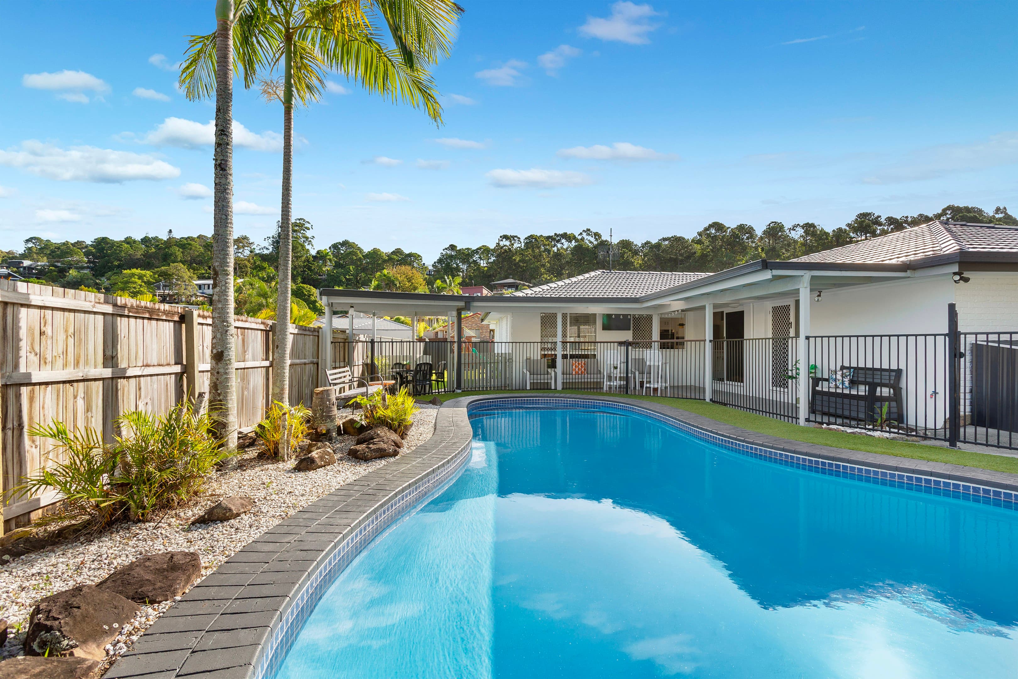 5 Esperance Close, Elanora — photo 1 of 5