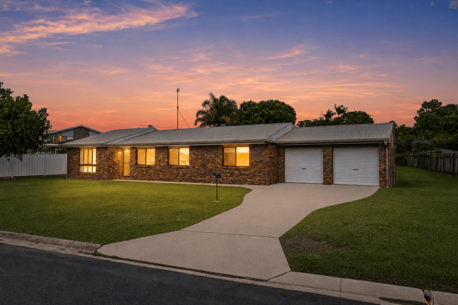23 Haydn Drive, Kawungan — photo 1 of 5