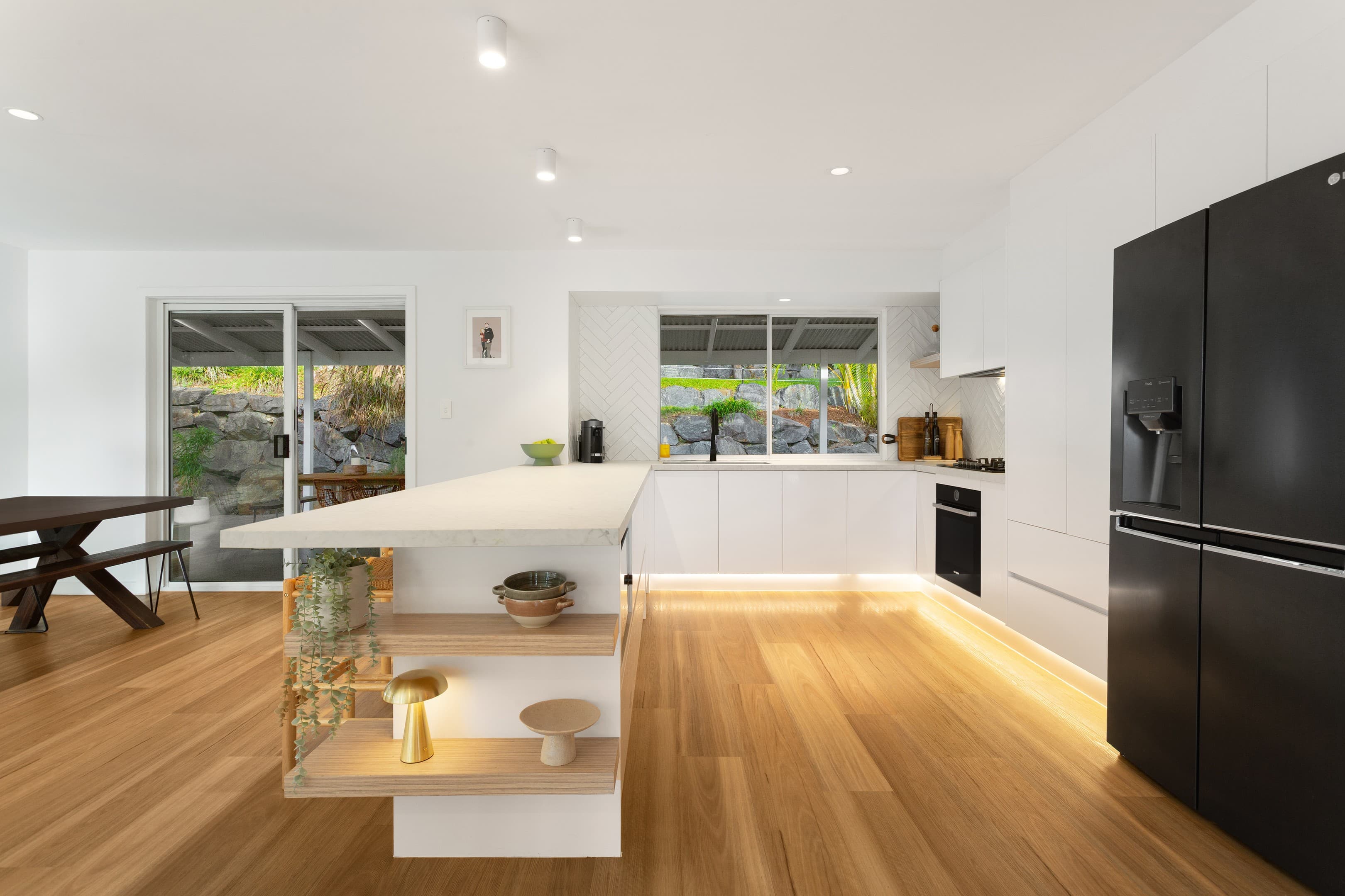 11 Rossmoyne Close, Elanora — photo 1 of 5