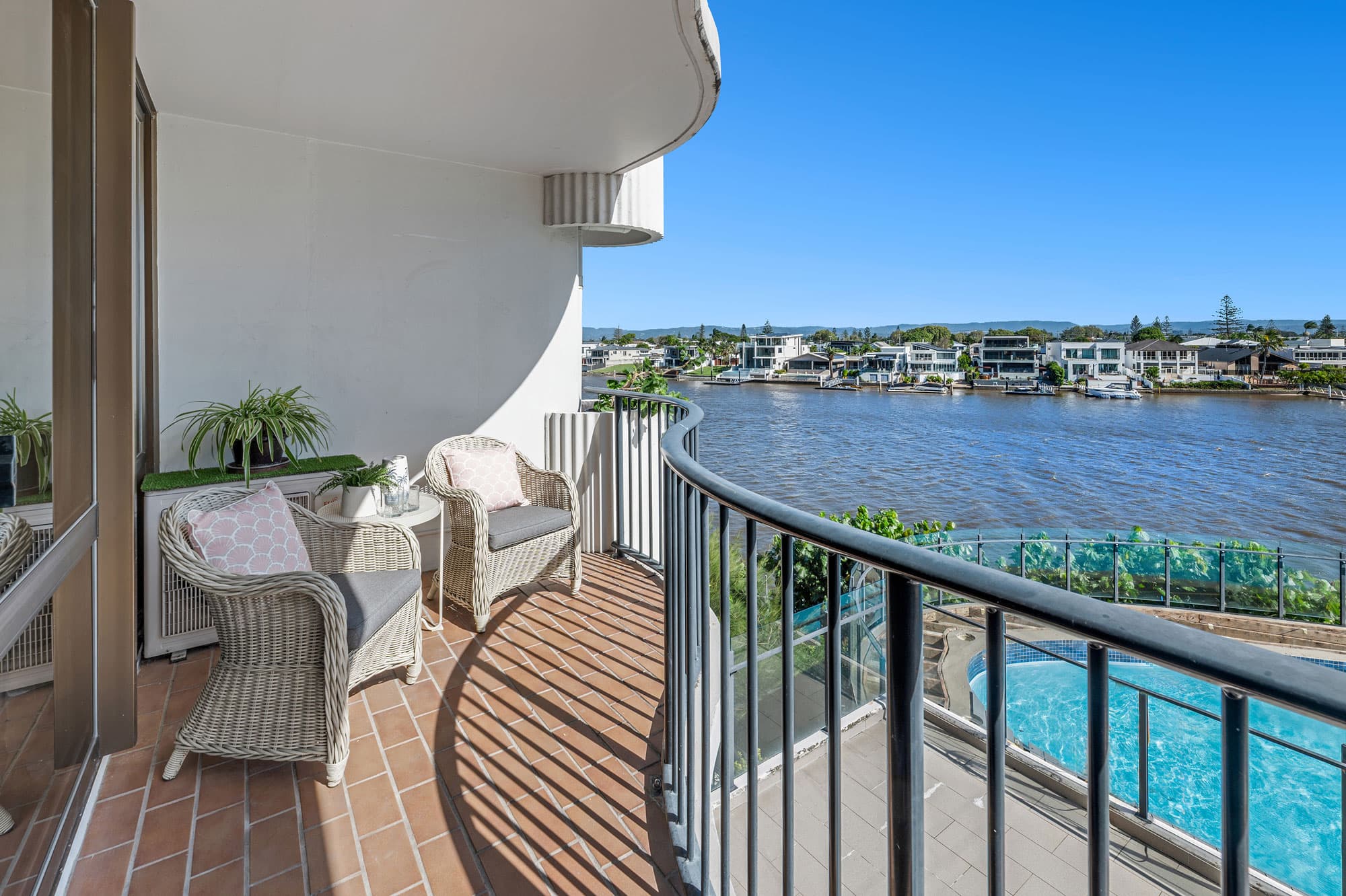 6/2940 Gold Coast Highway, Surfers Paradise — photo 1 of 5