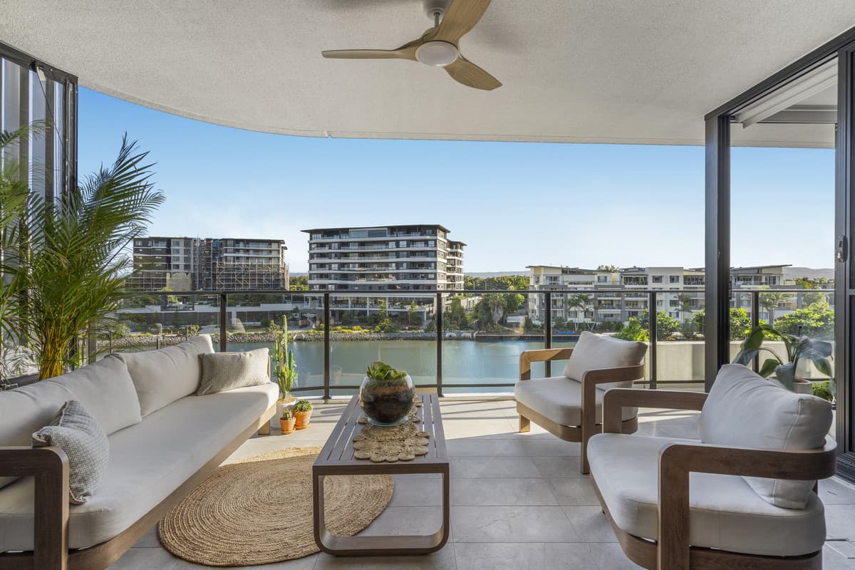 1407/10 Sickle Avenue, Hope Island — photo 1 of 5