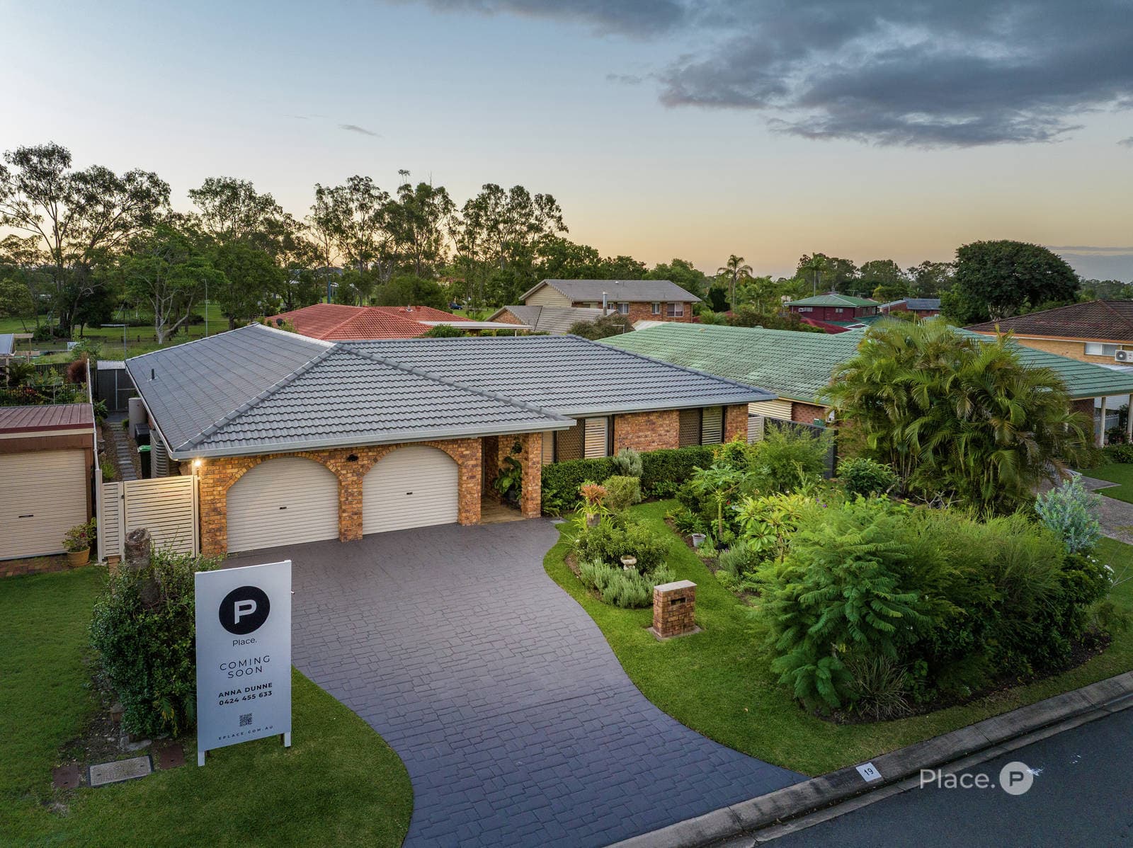 19 Risdon Street, Carindale — photo 1 of 5