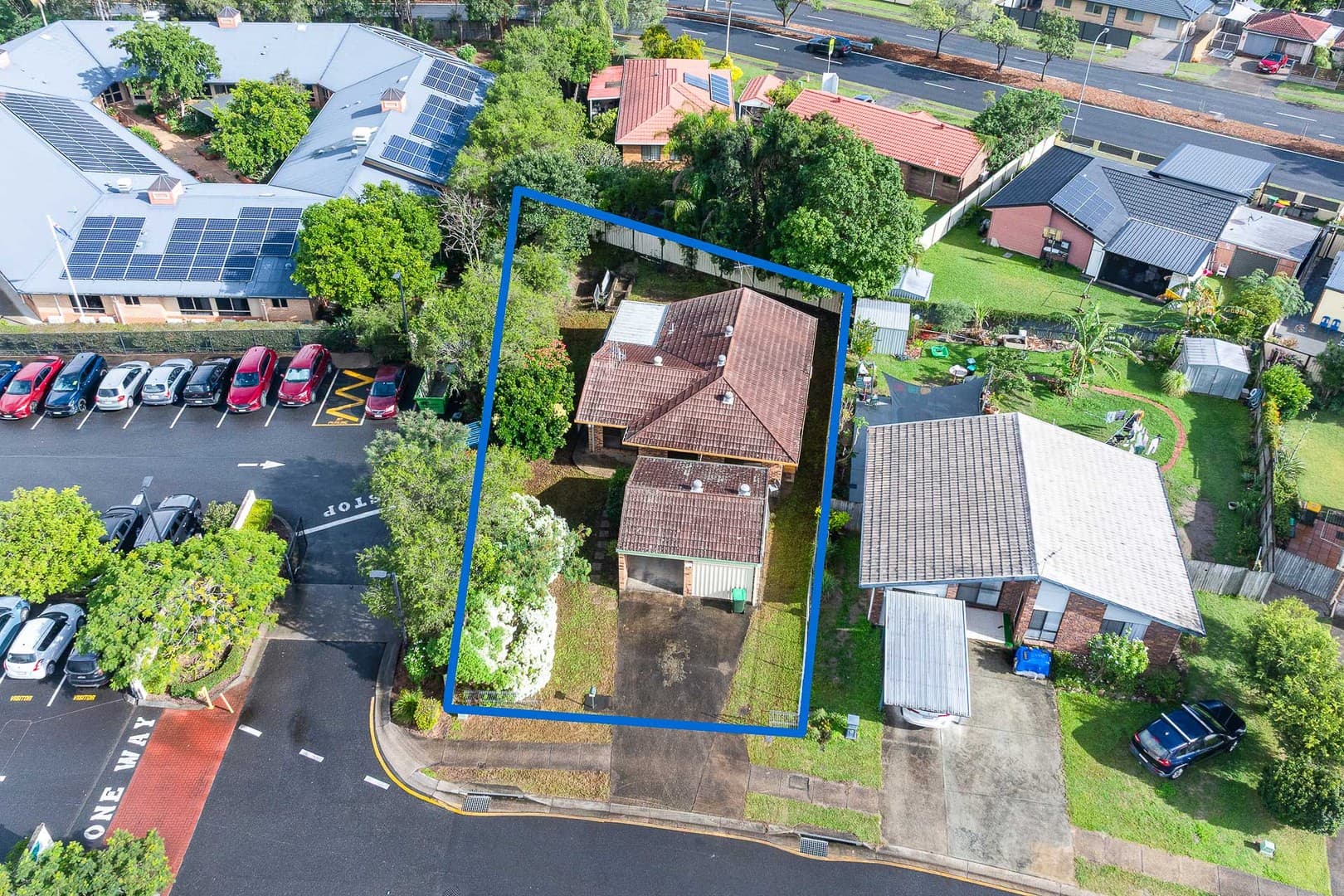7 Raffin Crescent, Calamvale — photo 1 of 5