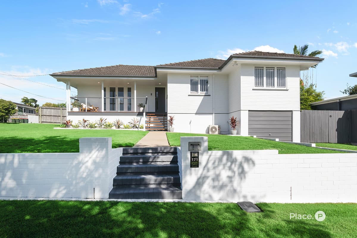 171 Dahlia Street, Cannon Hill — photo 1 of 5