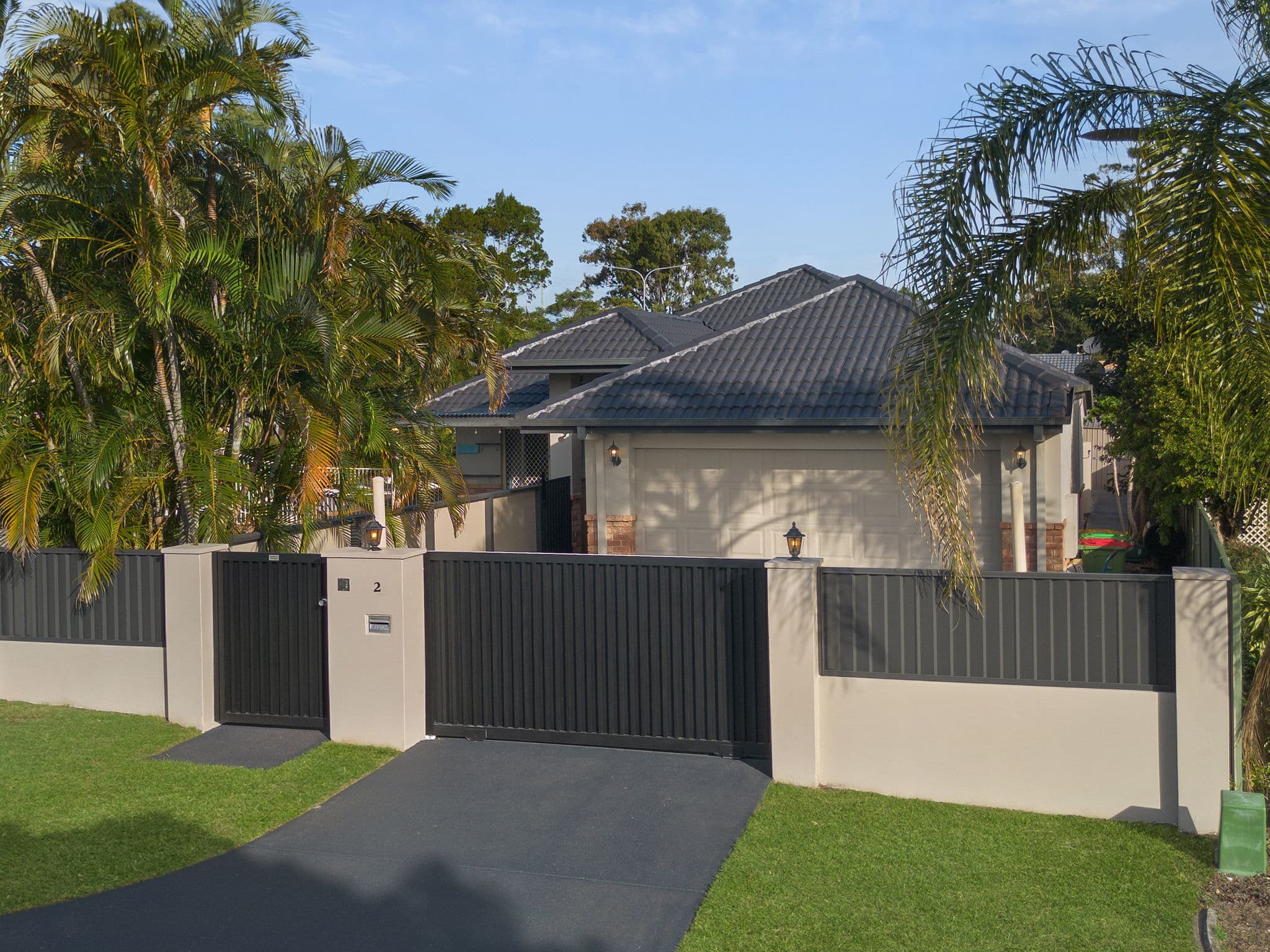 2 Sundown Drive, Paradise Point — photo 1 of 5