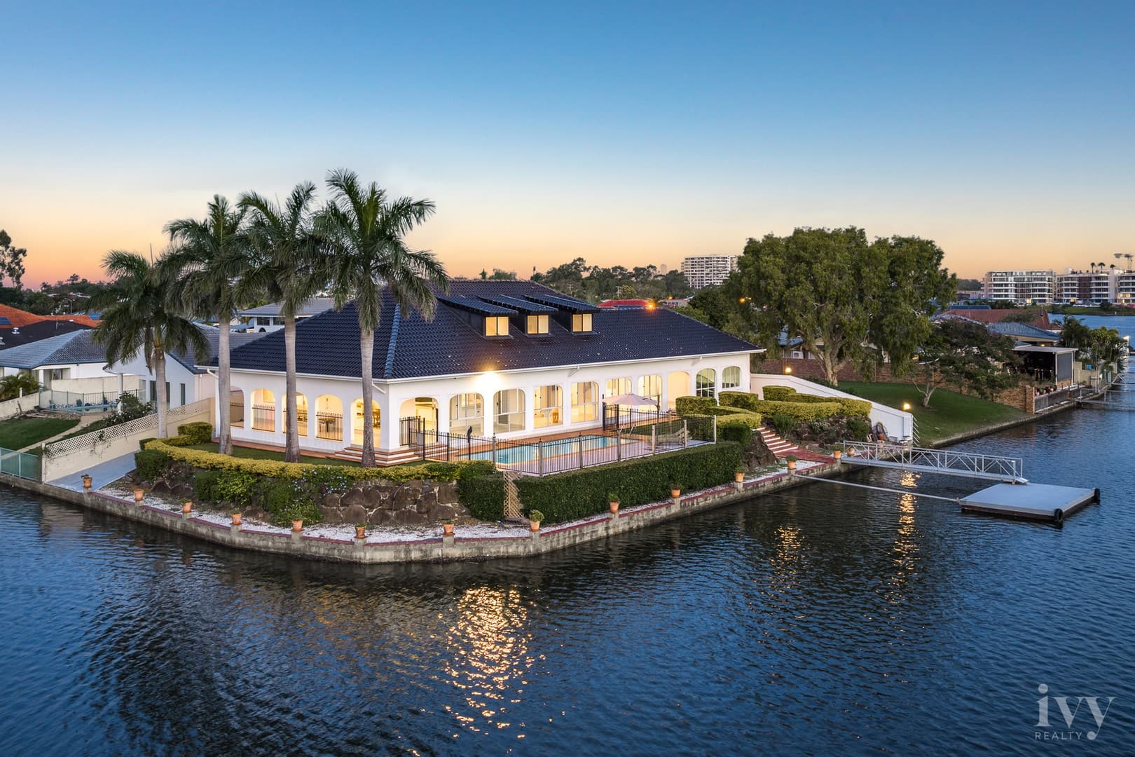18 Grand Canal Way, Runaway Bay — photo 1 of 5