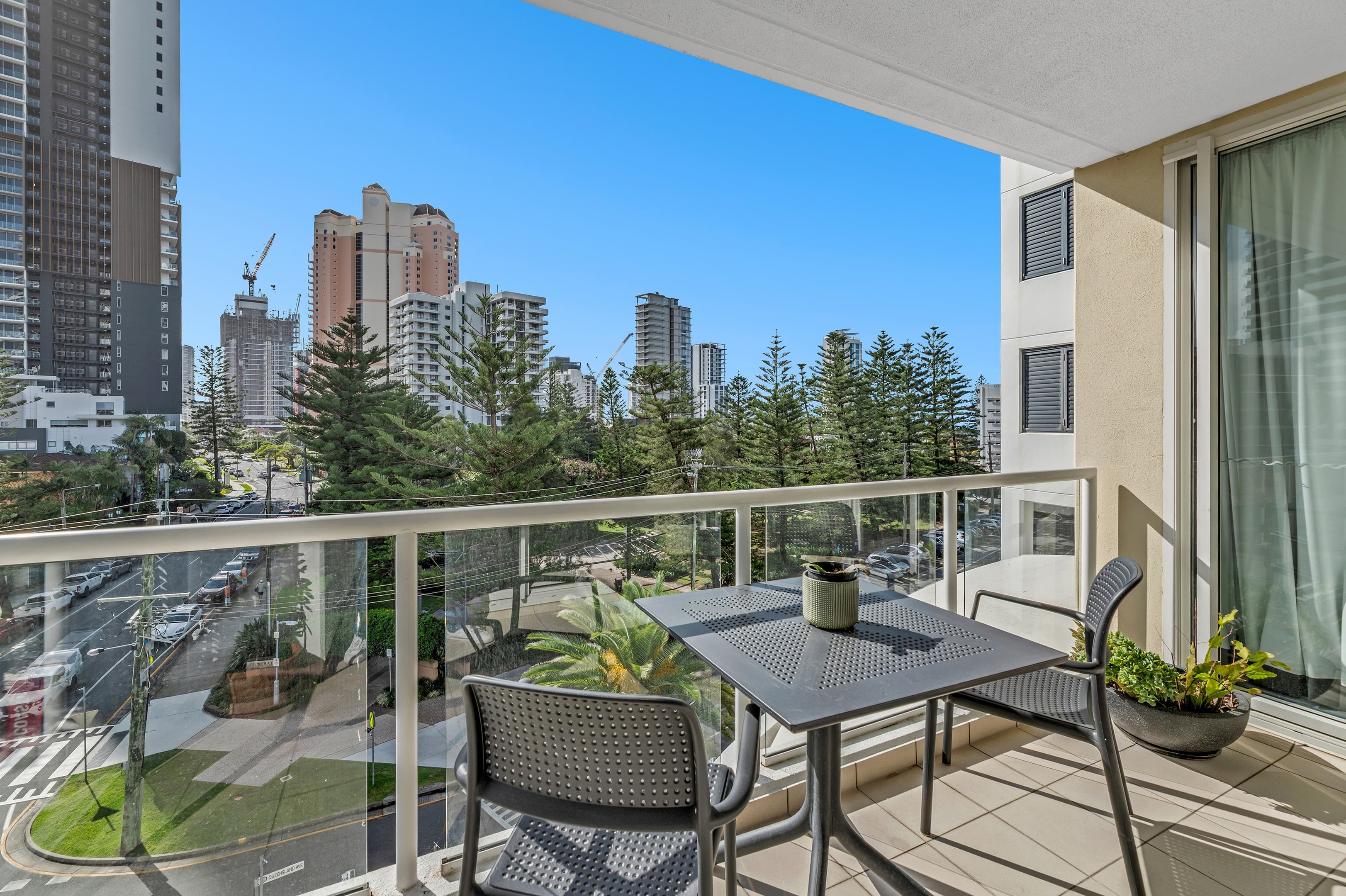 15/20 Queensland Avenue, Broadbeach — photo 1 of 5