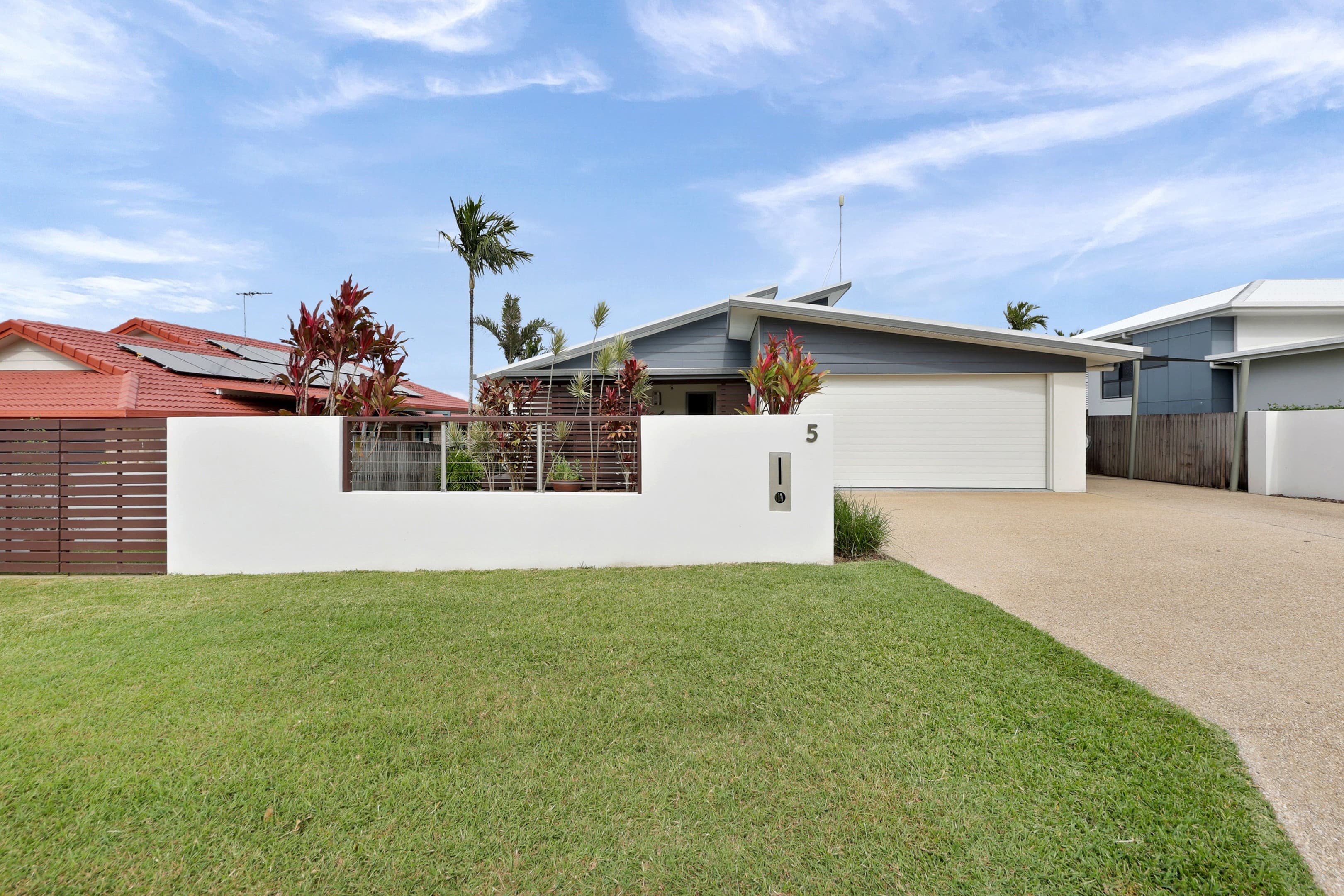 5 Stephanie Court, Glenella — photo 1 of 5