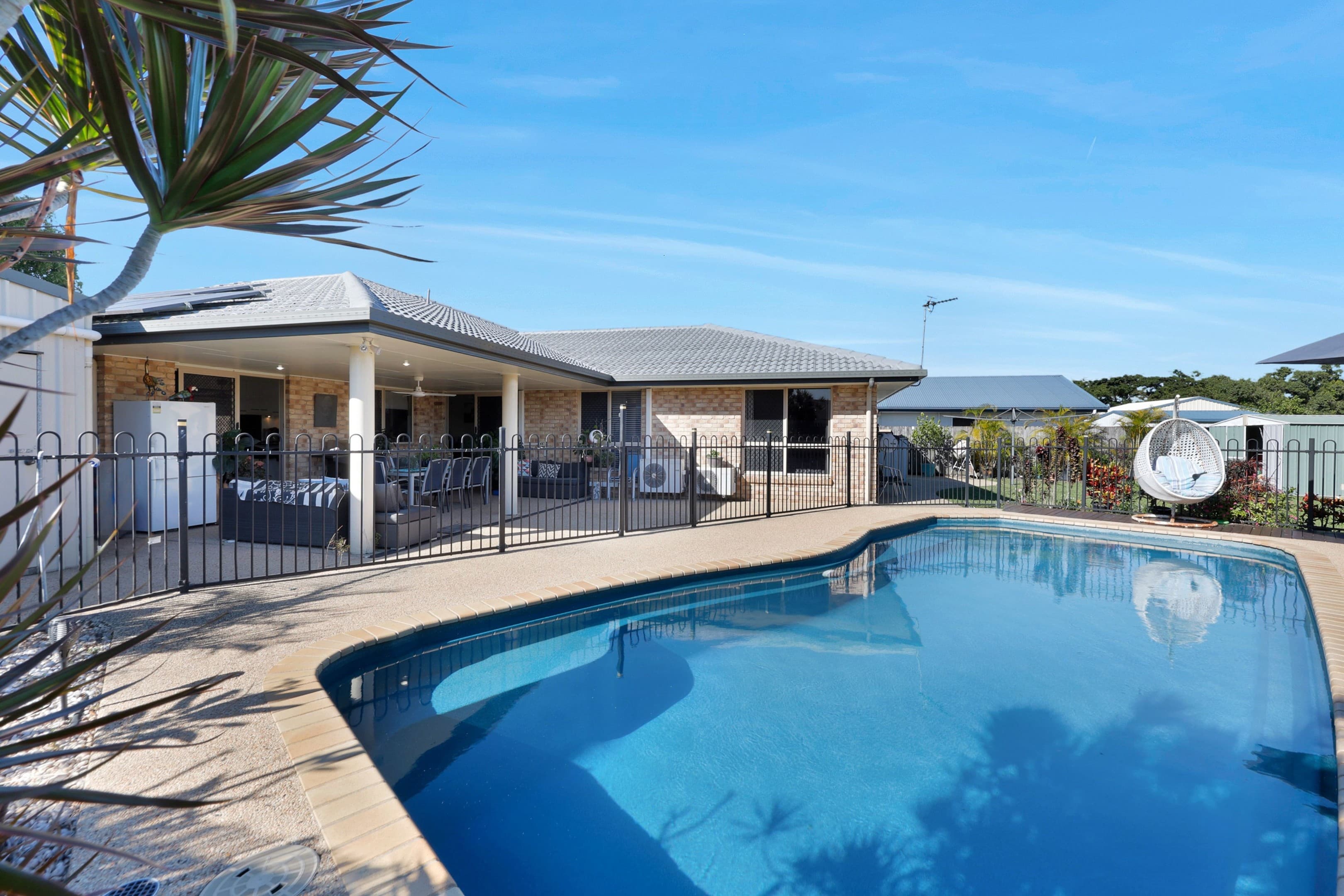 6 Hokins Court, Glenella — photo 1 of 5