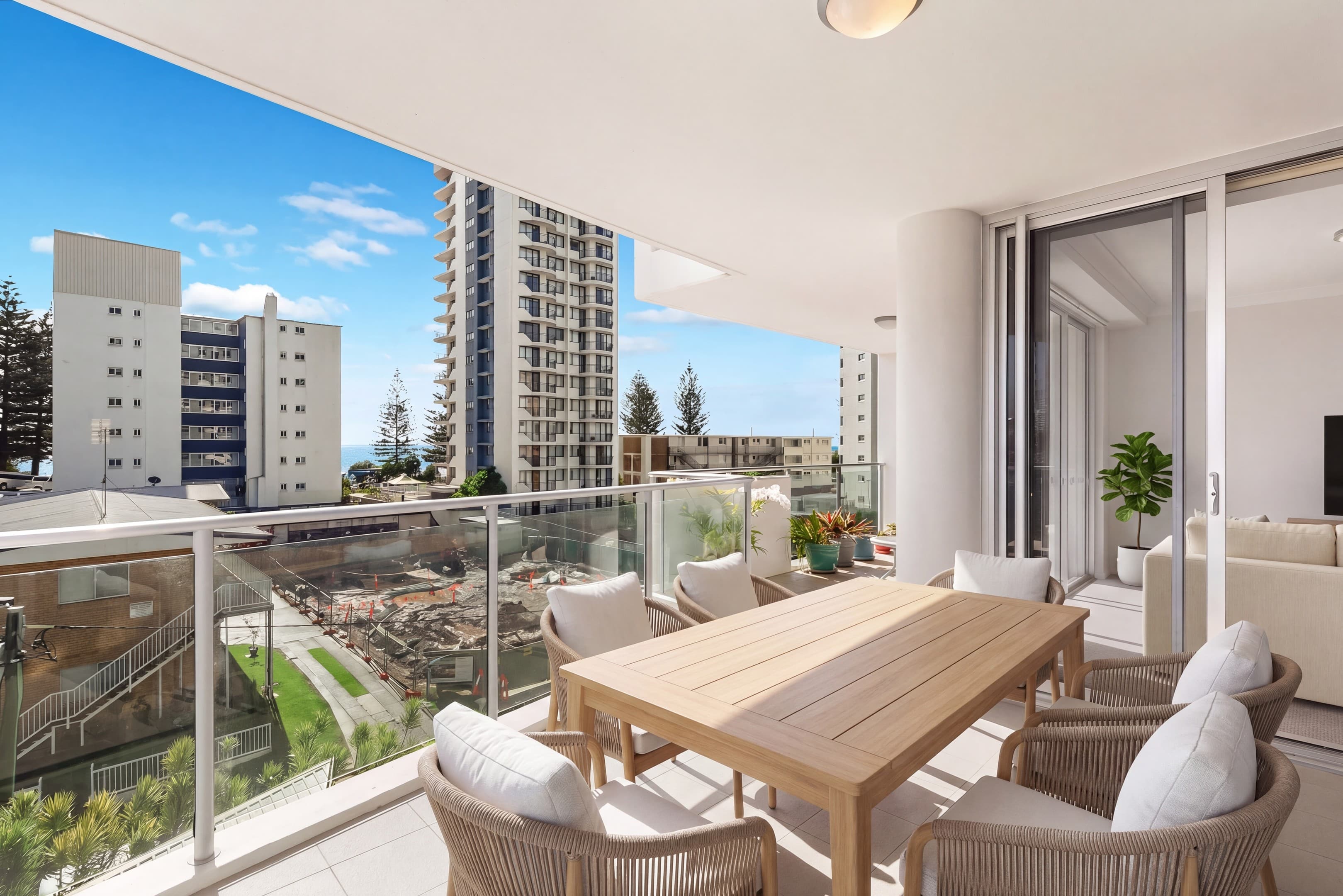 402/215 Boundary Street, Coolangatta — photo 1 of 5