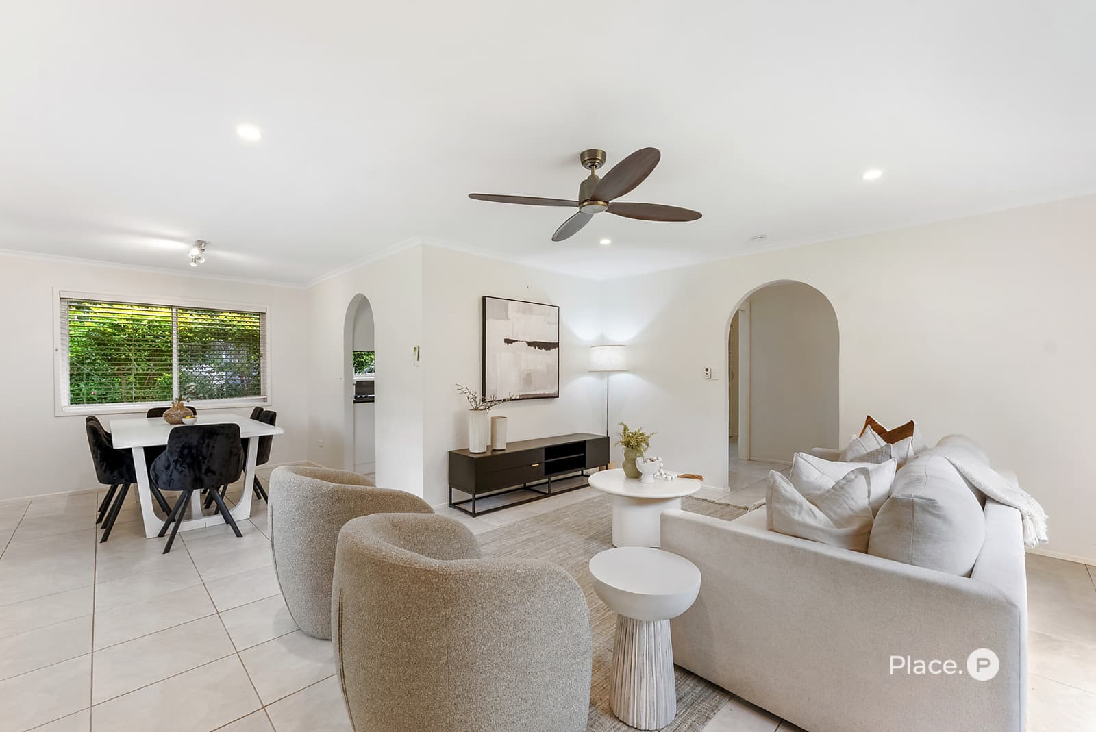 11 Longford Street, Everton Hills — photo 1 of 5