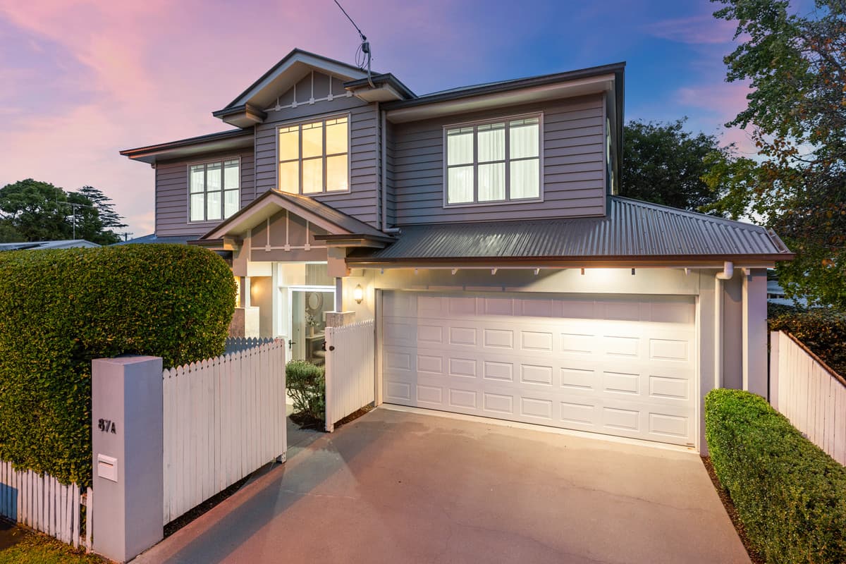 87A Mackenzie Street, Mount Lofty — photo 1 of 5