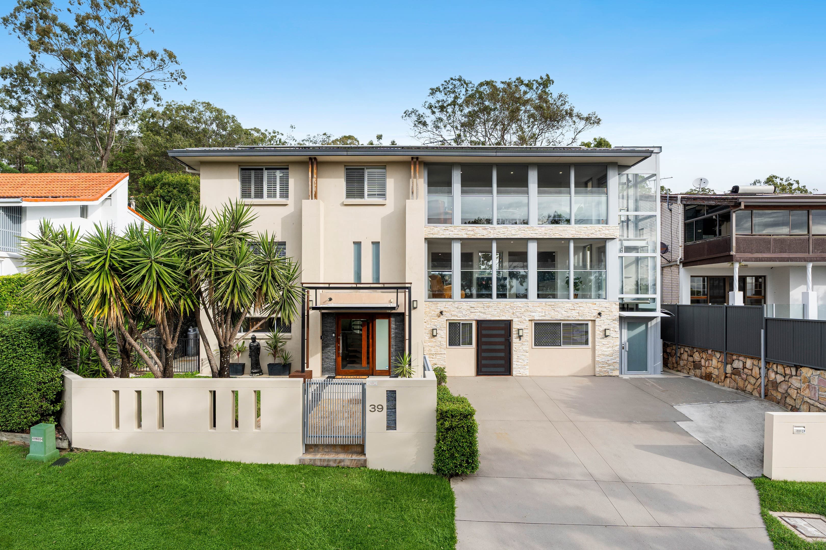 39 Indus Street, Camp Hill — photo 1 of 5