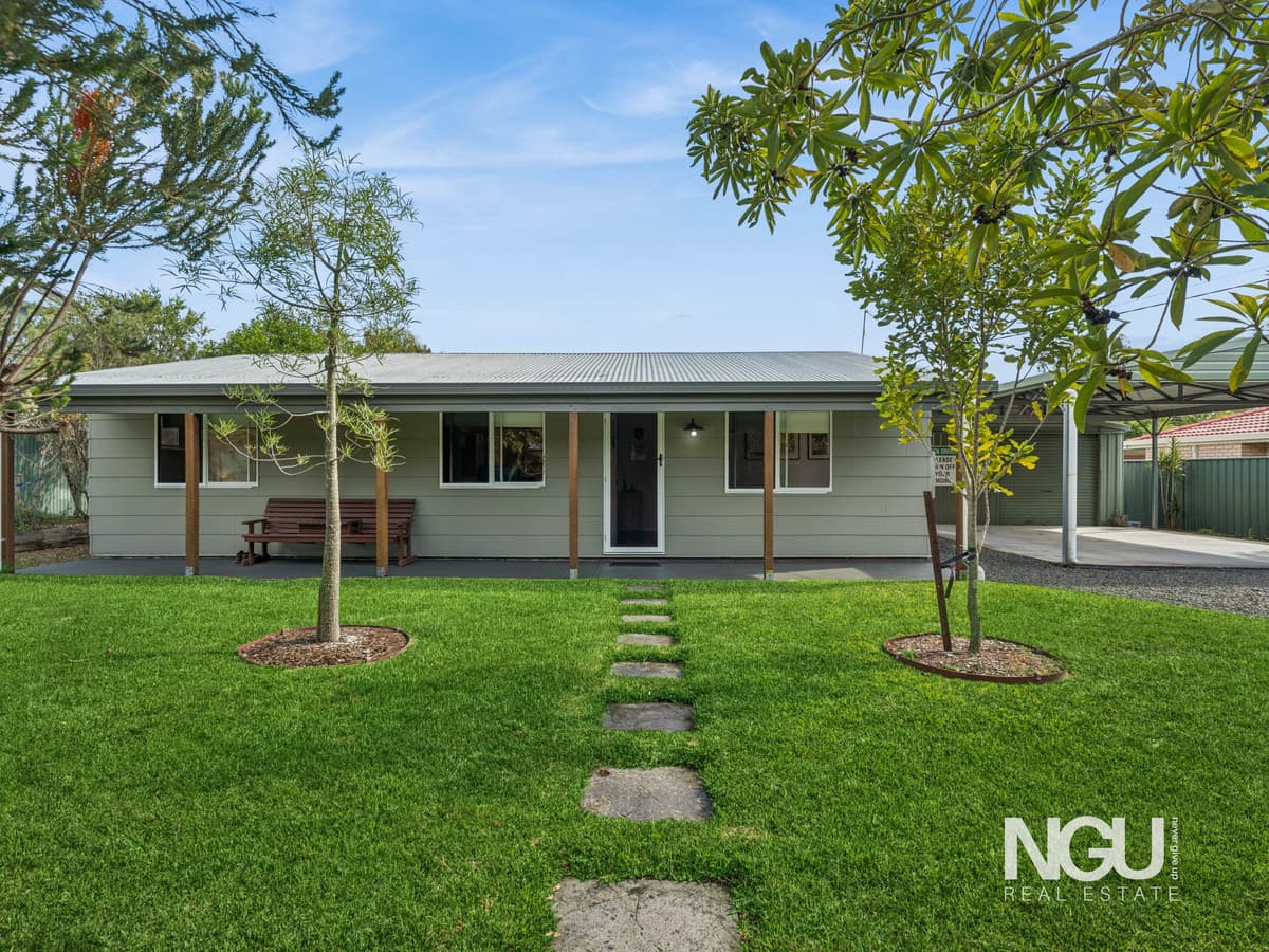 8 Glastonbury Drive, Bethania — photo 1 of 5