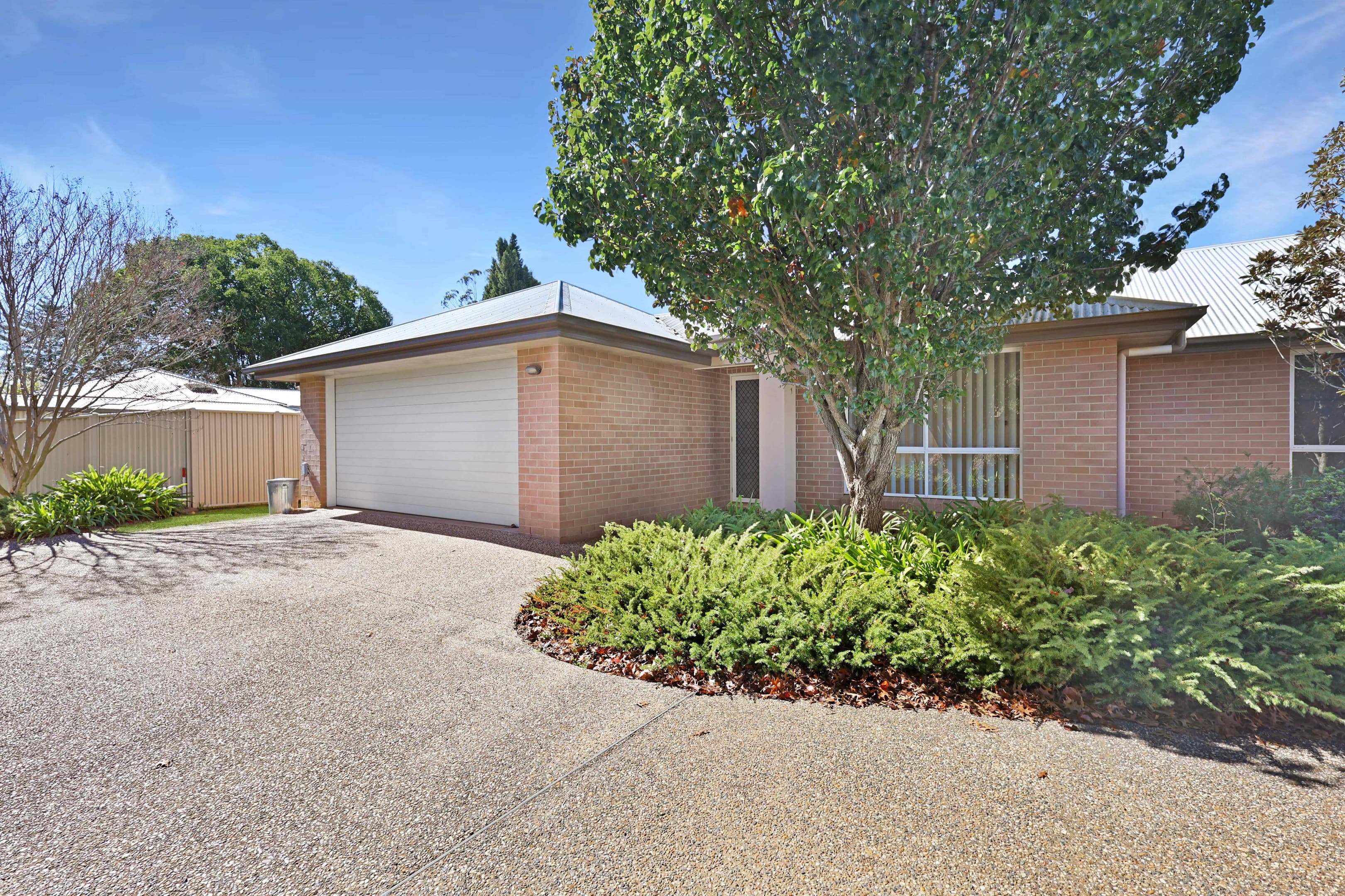 1/10A Ascot Street, Newtown — photo 1 of 5