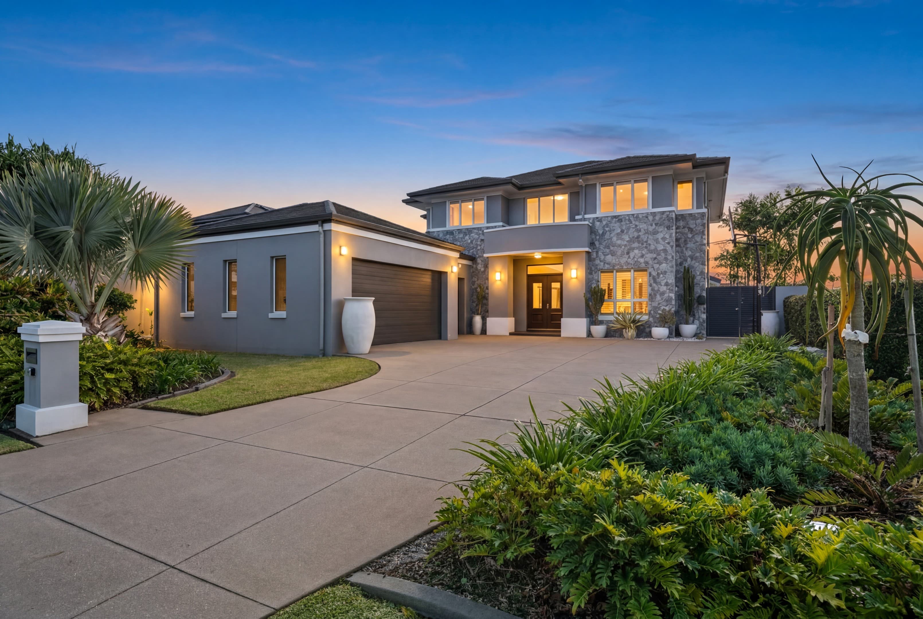 2605 Gracemere Circuit, Hope Island — photo 1 of 5