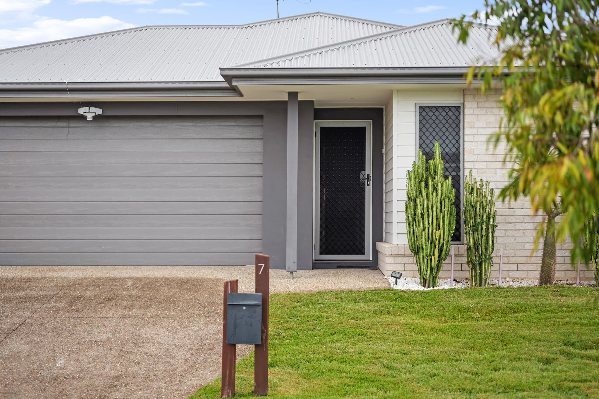 7 Crawford Street, Strathpine — photo 1 of 5