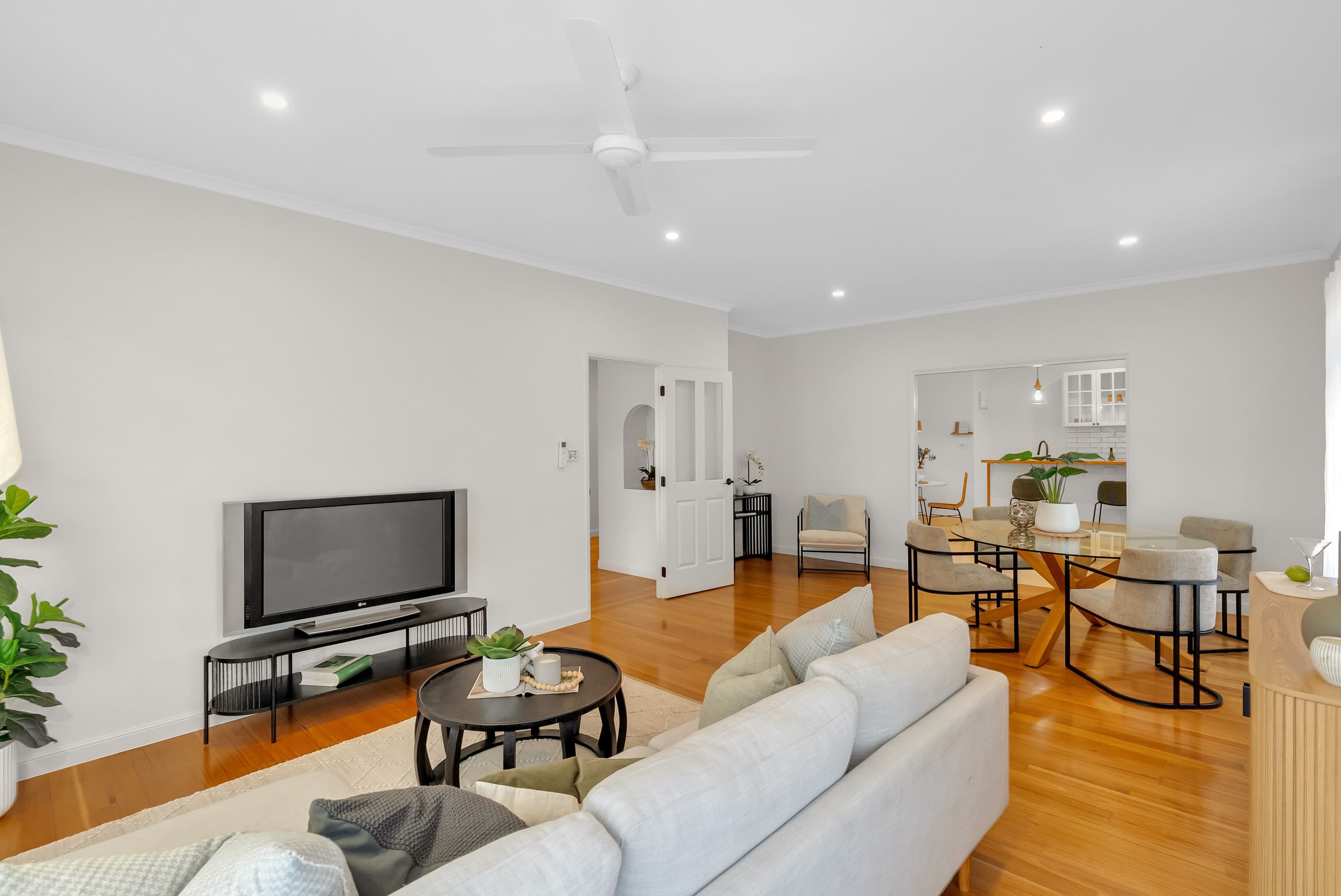 369-371 Mccoombe Street, Mooroobool — photo 1 of 5