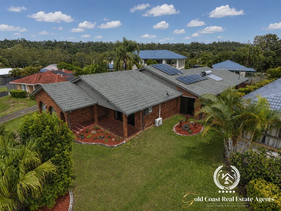 17 Latrobe Avenue, Helensvale — photo 1 of 5