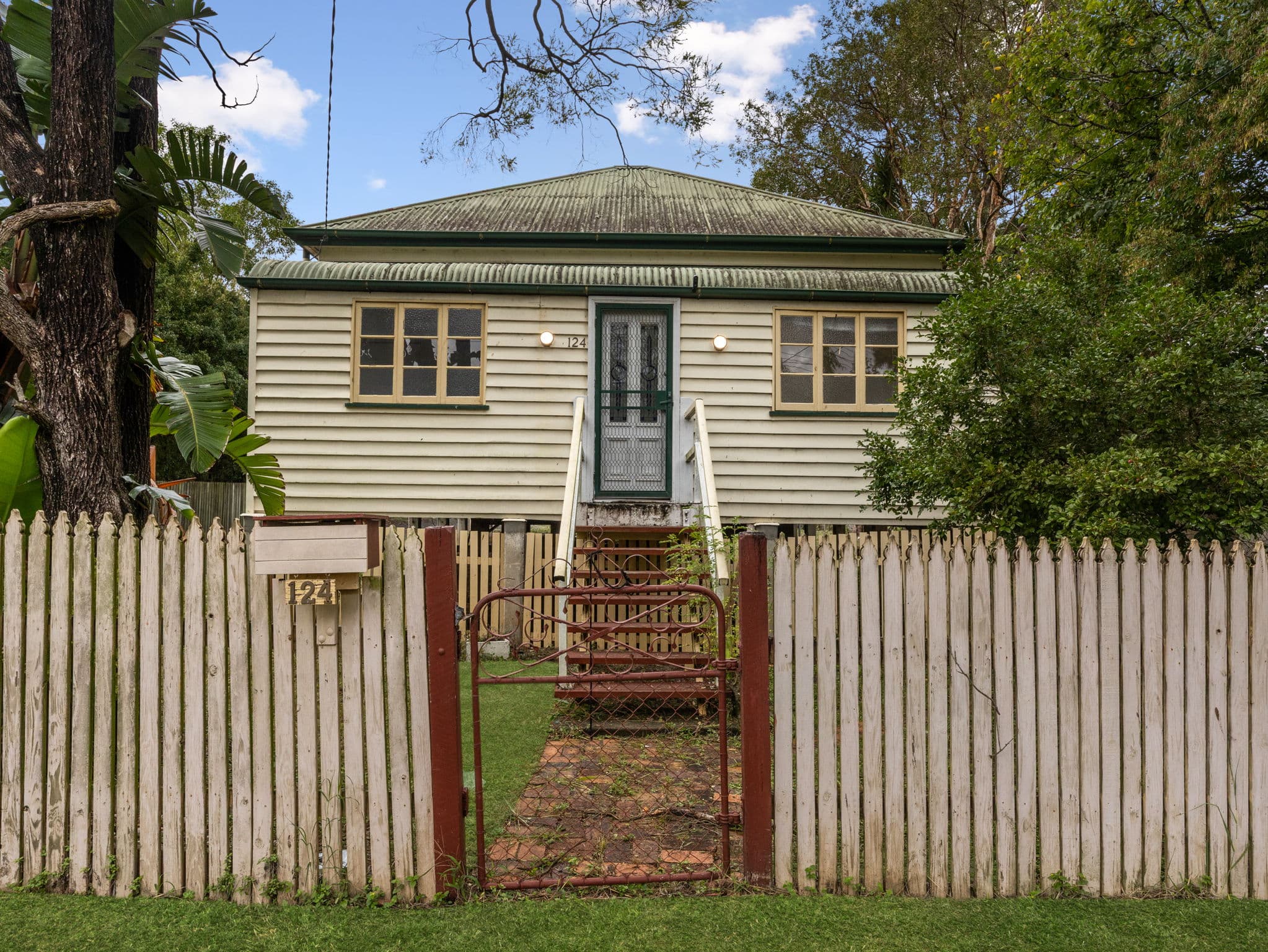 124 Thorn Street, Ipswich — photo 1 of 5