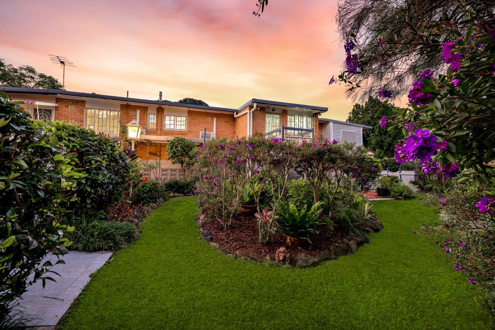 49 Hillview Crescent, Whitfield — photo 1 of 5