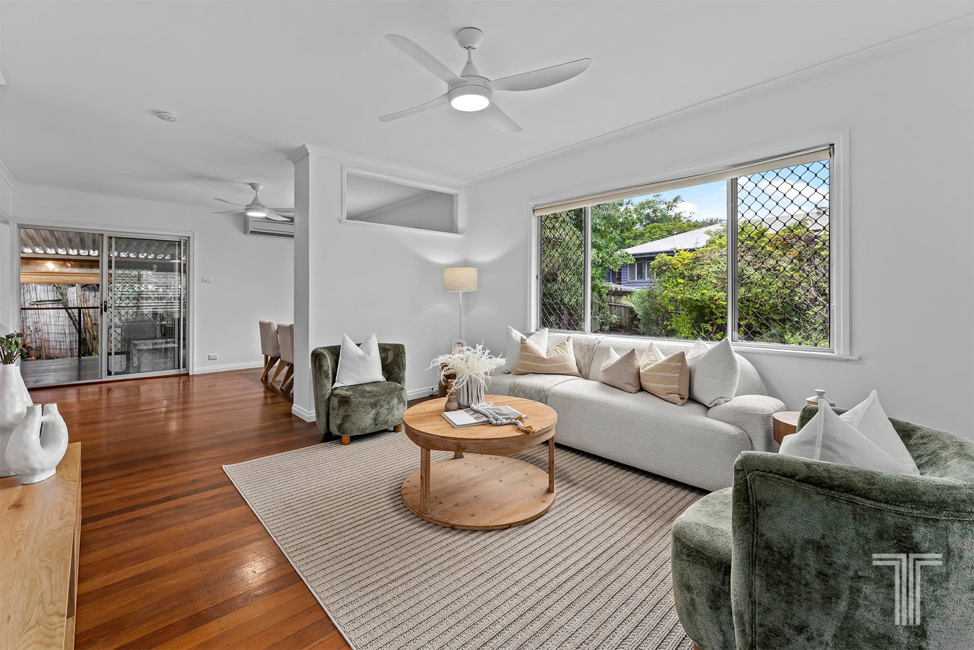111 Nursery Road, Holland Park West — photo 1 of 5