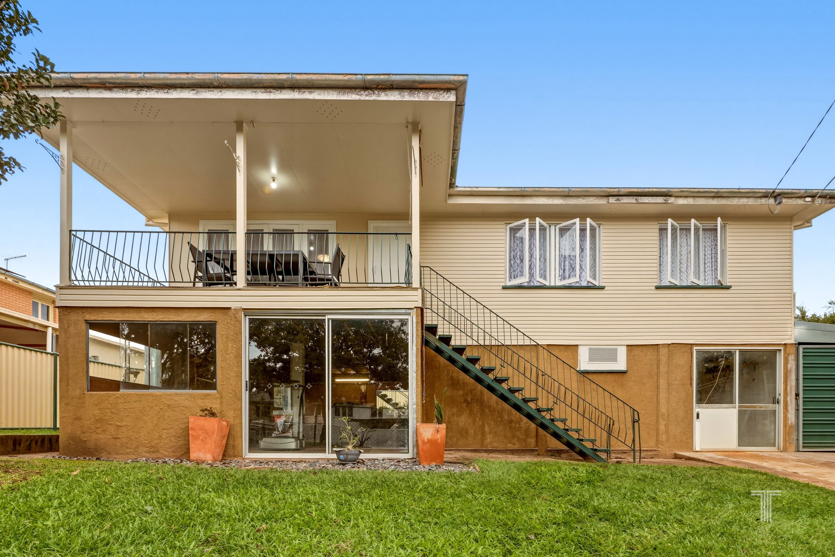 7 Olivella Street, Mansfield — photo 1 of 5