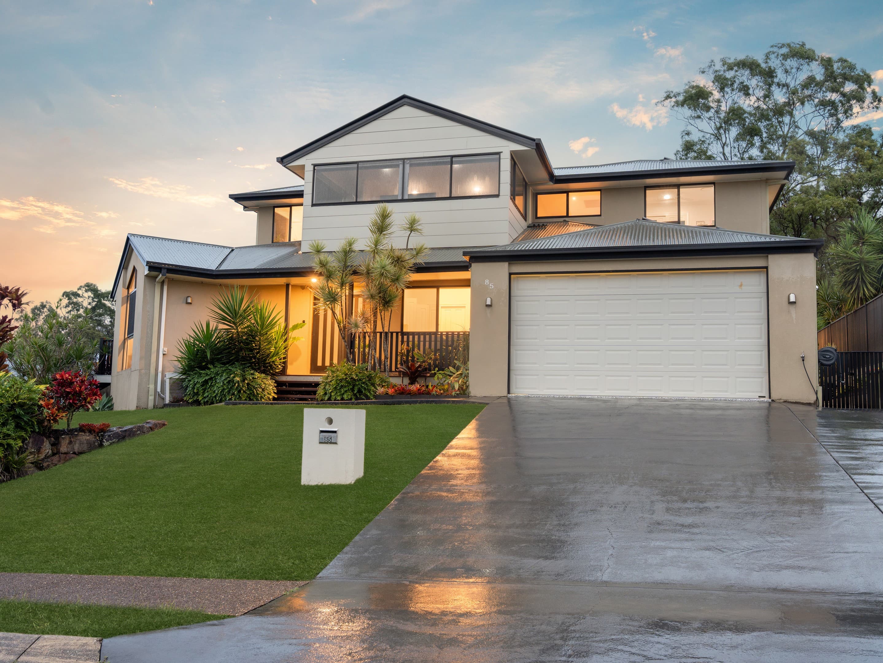 85 Hillenvale Avenue, Arana Hills — photo 1 of 5