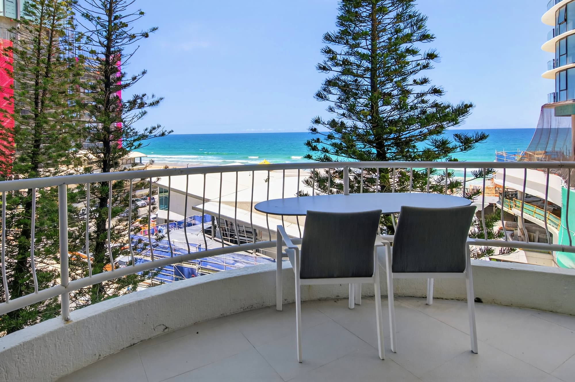 20/4 Thornton Street, Surfers Paradise - Image 1