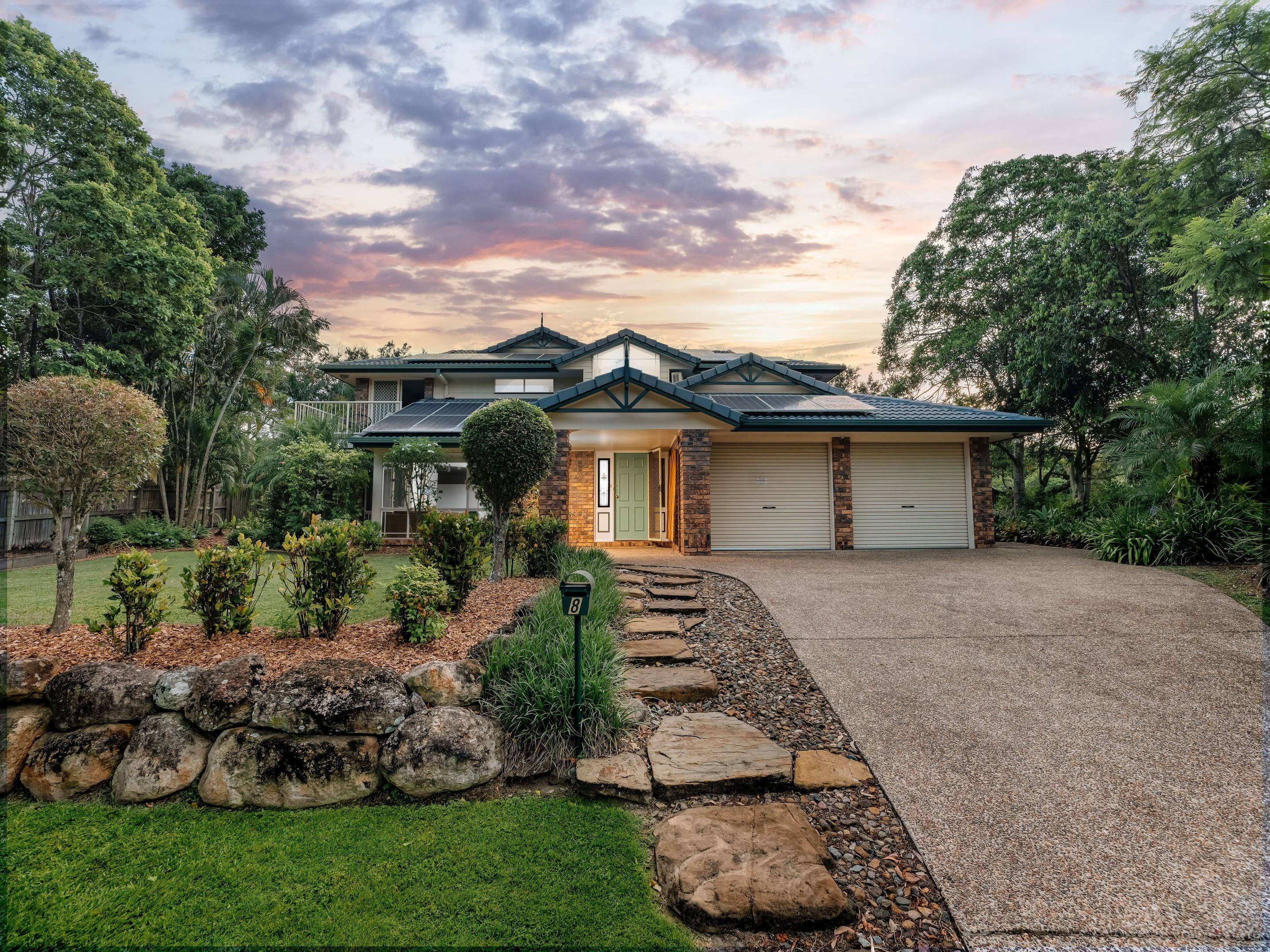 8 Gibson Crescent, Bellbowrie, Bellbowrie — photo 1 of 5