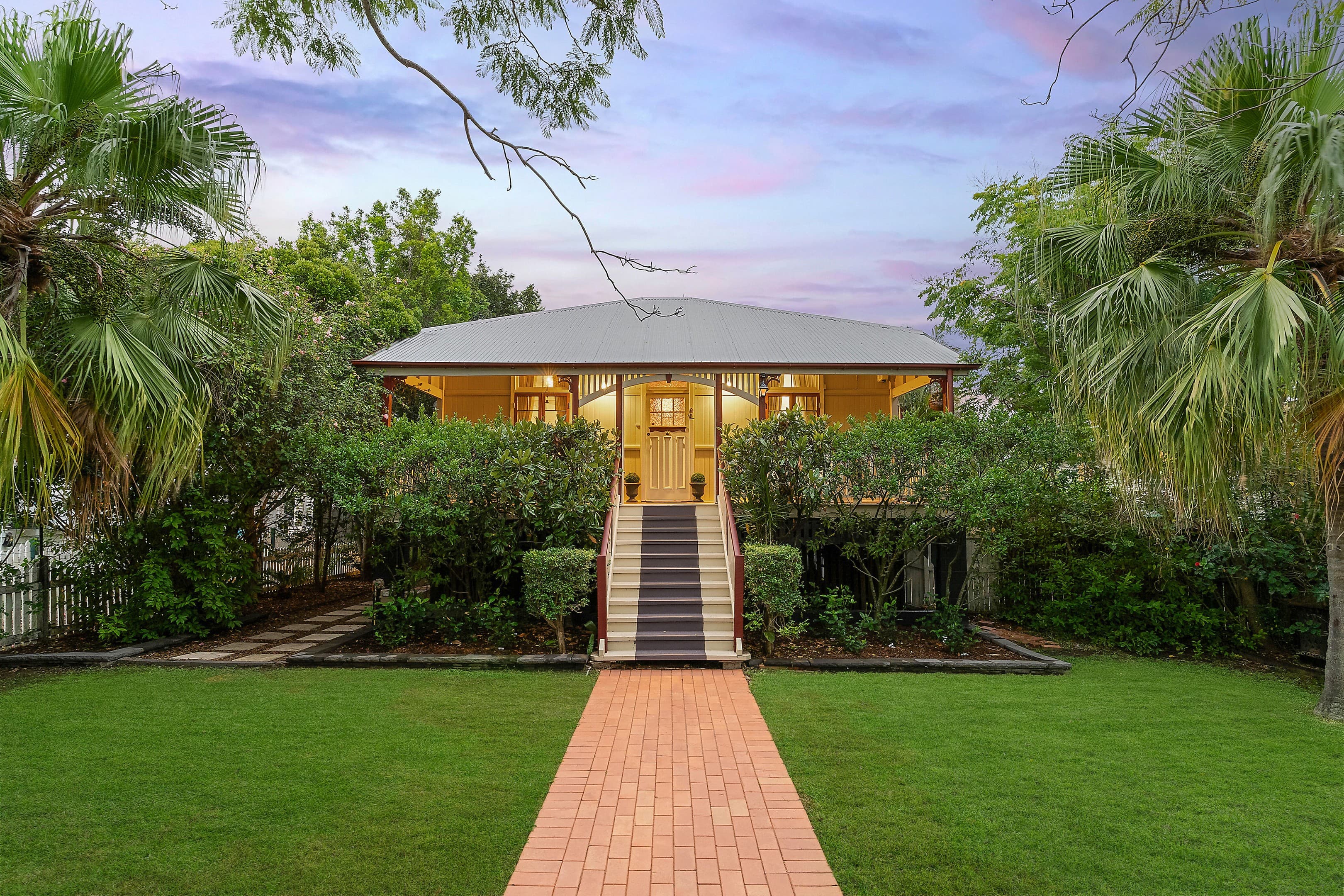 100 Lynne Grove Avenue, Corinda, Corinda — photo 1 of 5