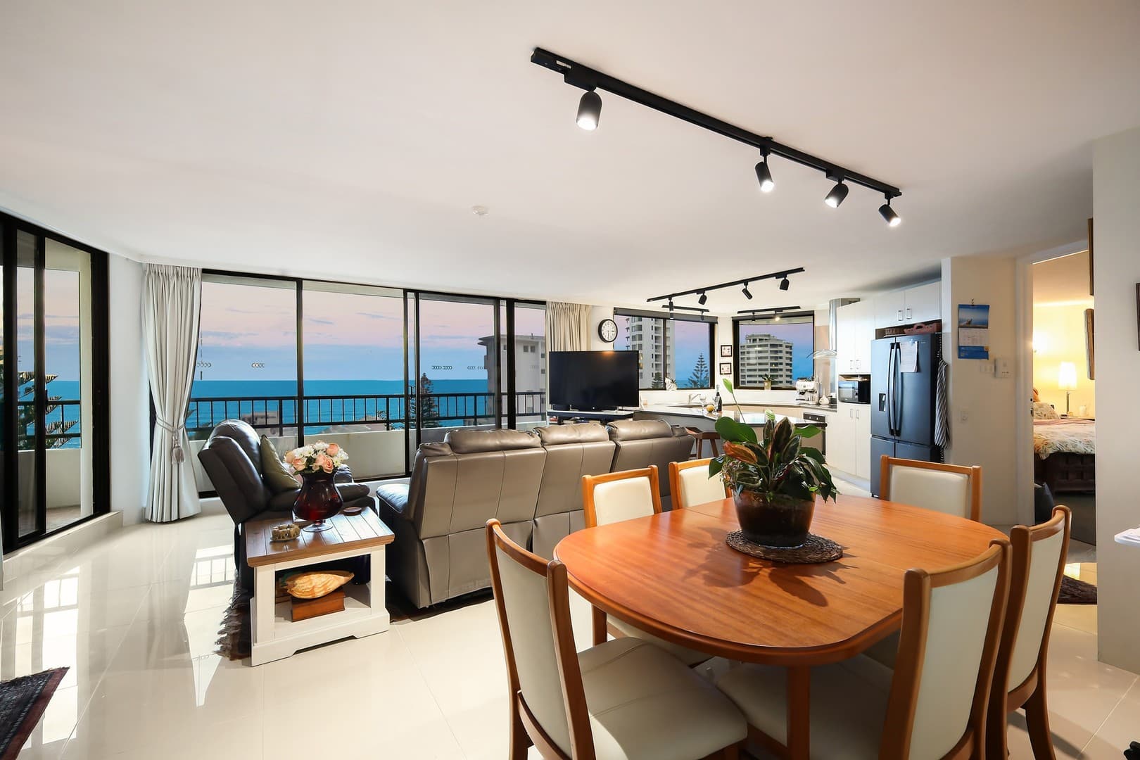 11A/18 Aubrey Street, Surfers Paradise — photo 1 of 5