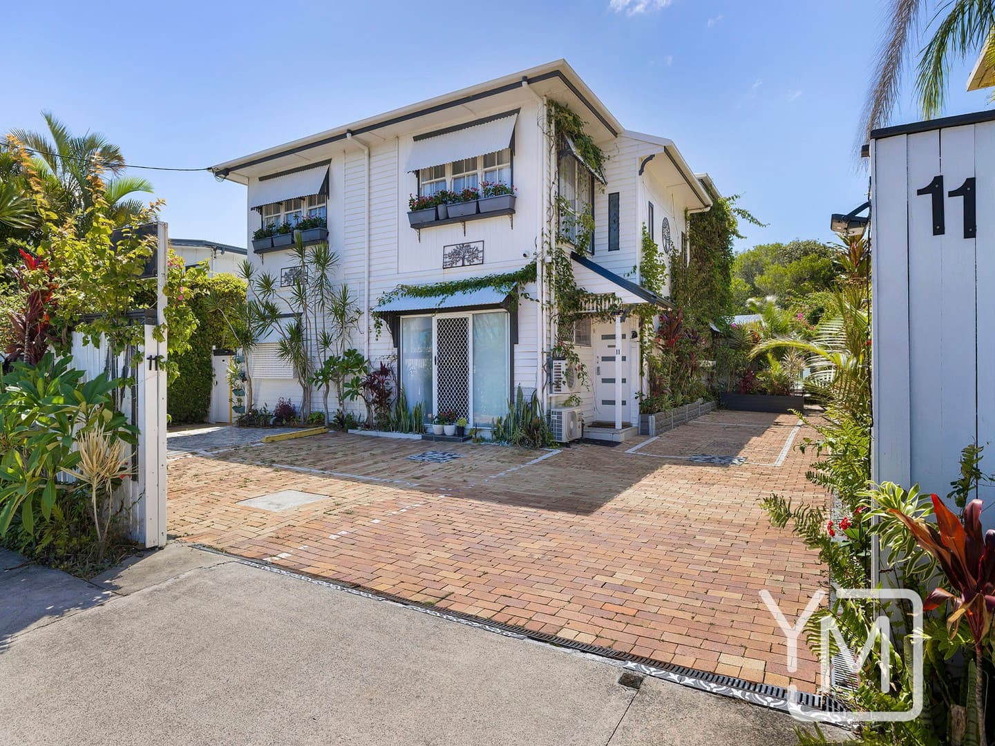 11 Regent Street, Caloundra — photo 1 of 5