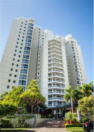 7/11 Hughes Avenue, Main Beach - Image 1