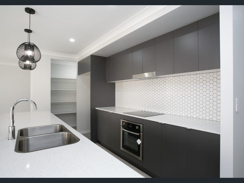54 First St, Holmview — photo 1 of 5