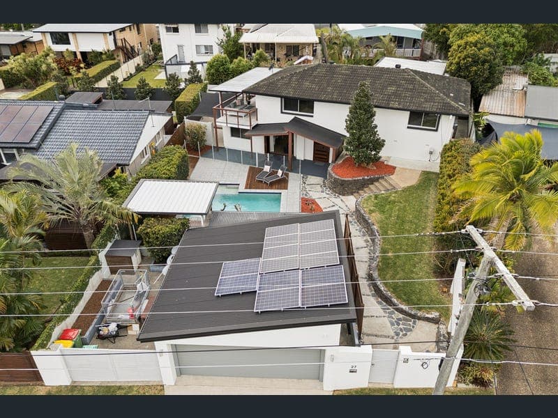 27 Lergessner Street, Biggera Waters — photo 1 of 5