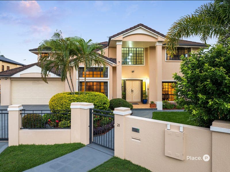 21 Meadow Place, Sunnybank Hills — photo 1 of 5
