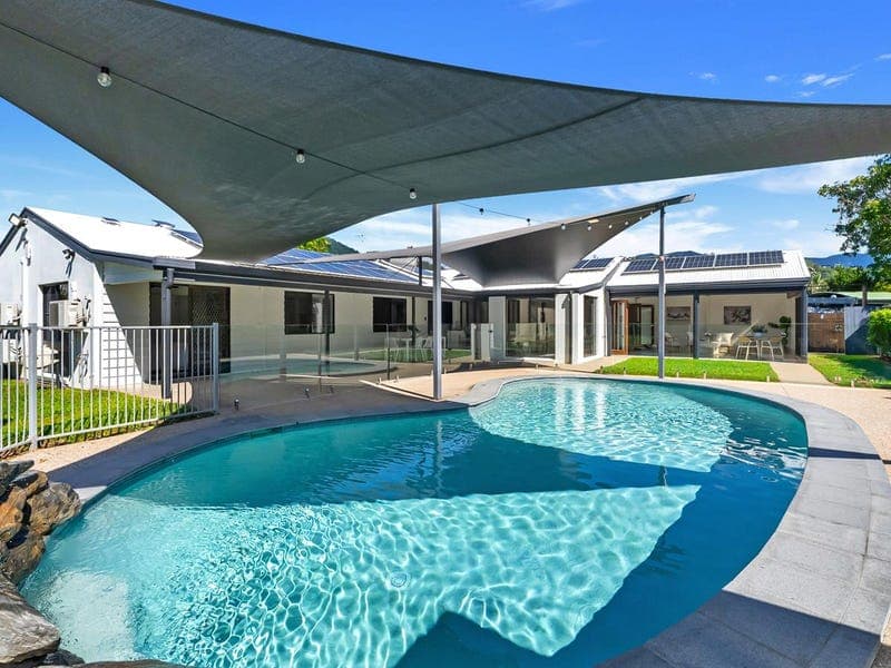 9 Trucano Close, Whitfield — photo 1 of 5