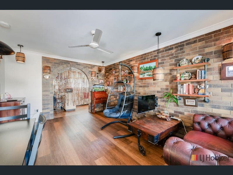 3/9 Avenell Street, Avenell Heights — photo 1 of 5