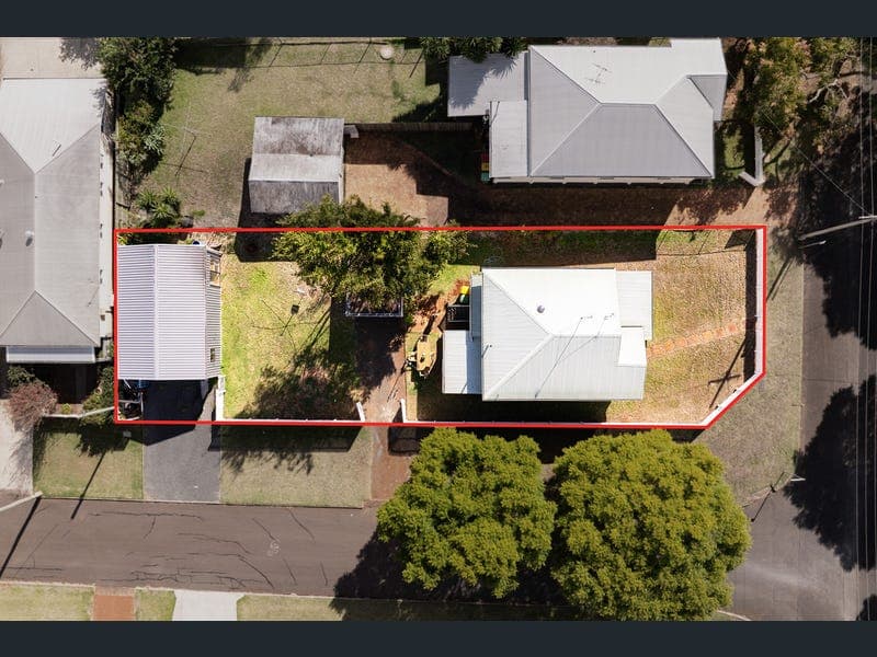 7 Louisa Street, South Toowoomba — photo 1 of 5