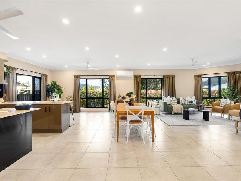 14 Laguna Avenue, Redlynch — photo 1 of 5