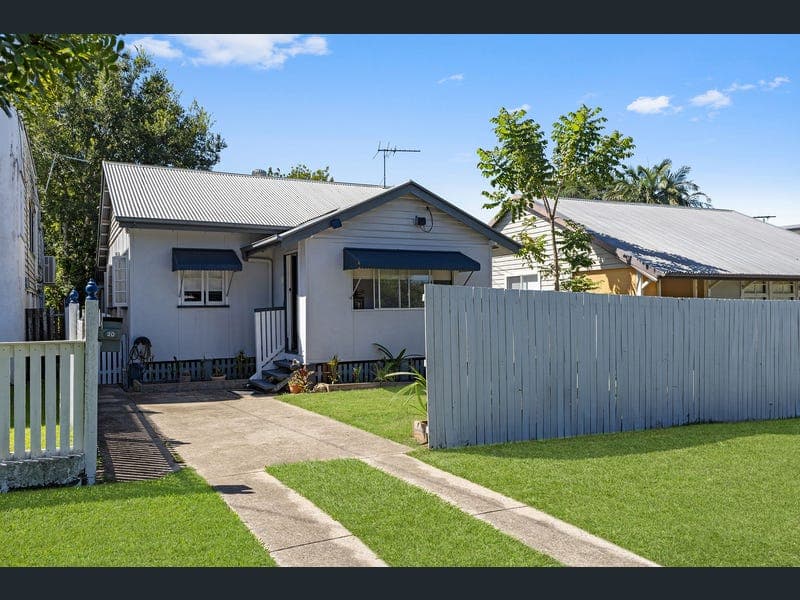 20 Donald Street, Woody Point — photo 1 of 5